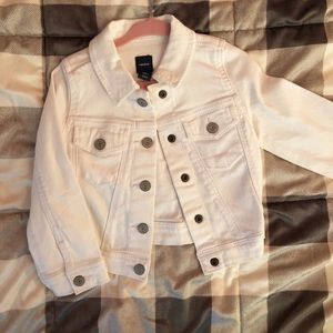 EUC Gap White Jean jacket. 2T